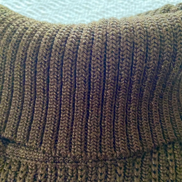 Brown Silk, Short Sleeve Turtleneck - .Design Liz Claiborne. L. - Picture 4 of 10